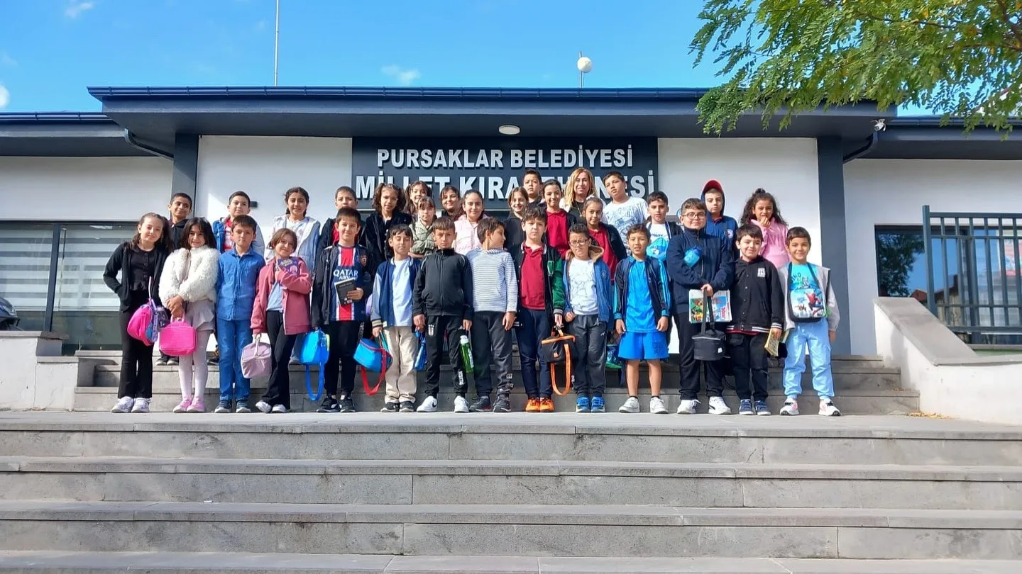 Pursaklar Belediyesi tarafından hizmete kazandırılan Yunus Emre Millet Kıraathanesi, Kitap