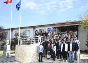 Uşak Üniversitesi Rektör Prof. Dr. Ekrem Savaş, meslek yüksekokulundaki akademisyenler