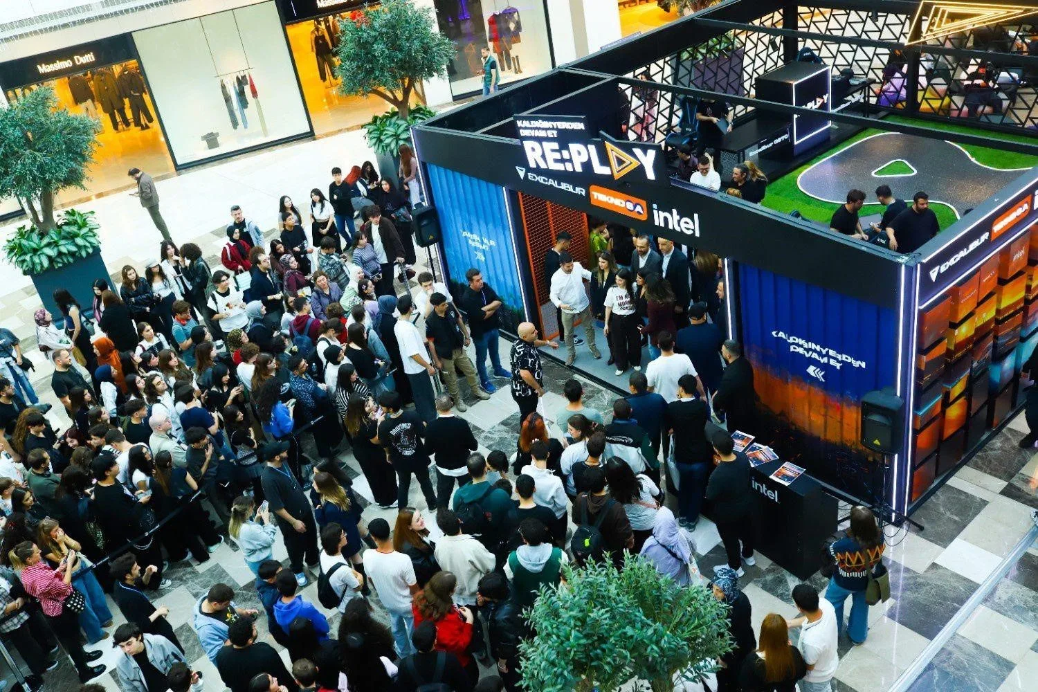 Türkiye’nin dört bir yanındaki oyun ve teknoloji tutkunlarını bir araya