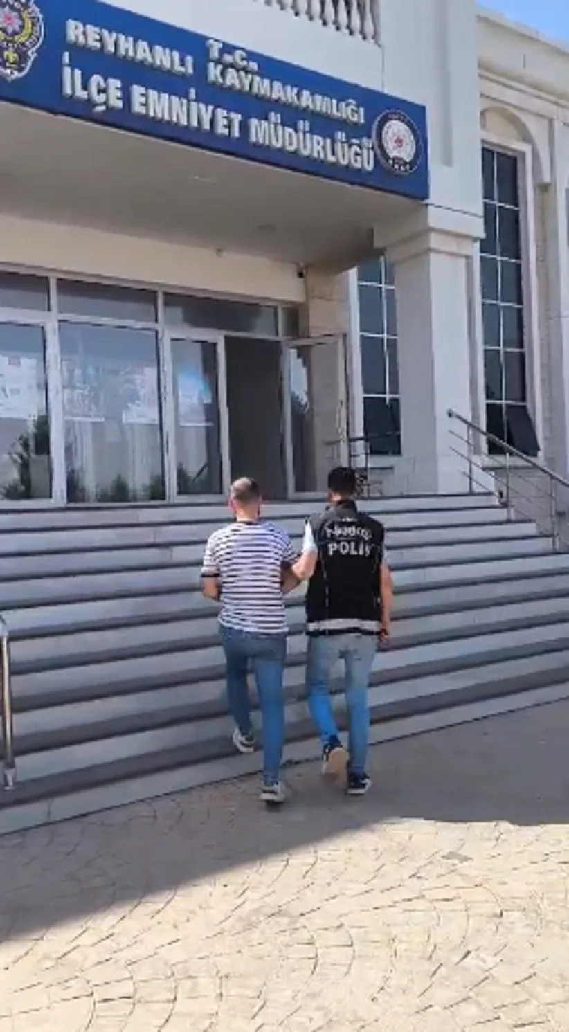 Hatay’ın Reyhanlı ilçesinde hapis cezası ile aranan uyuşturucu satıcısı tutuklandı.