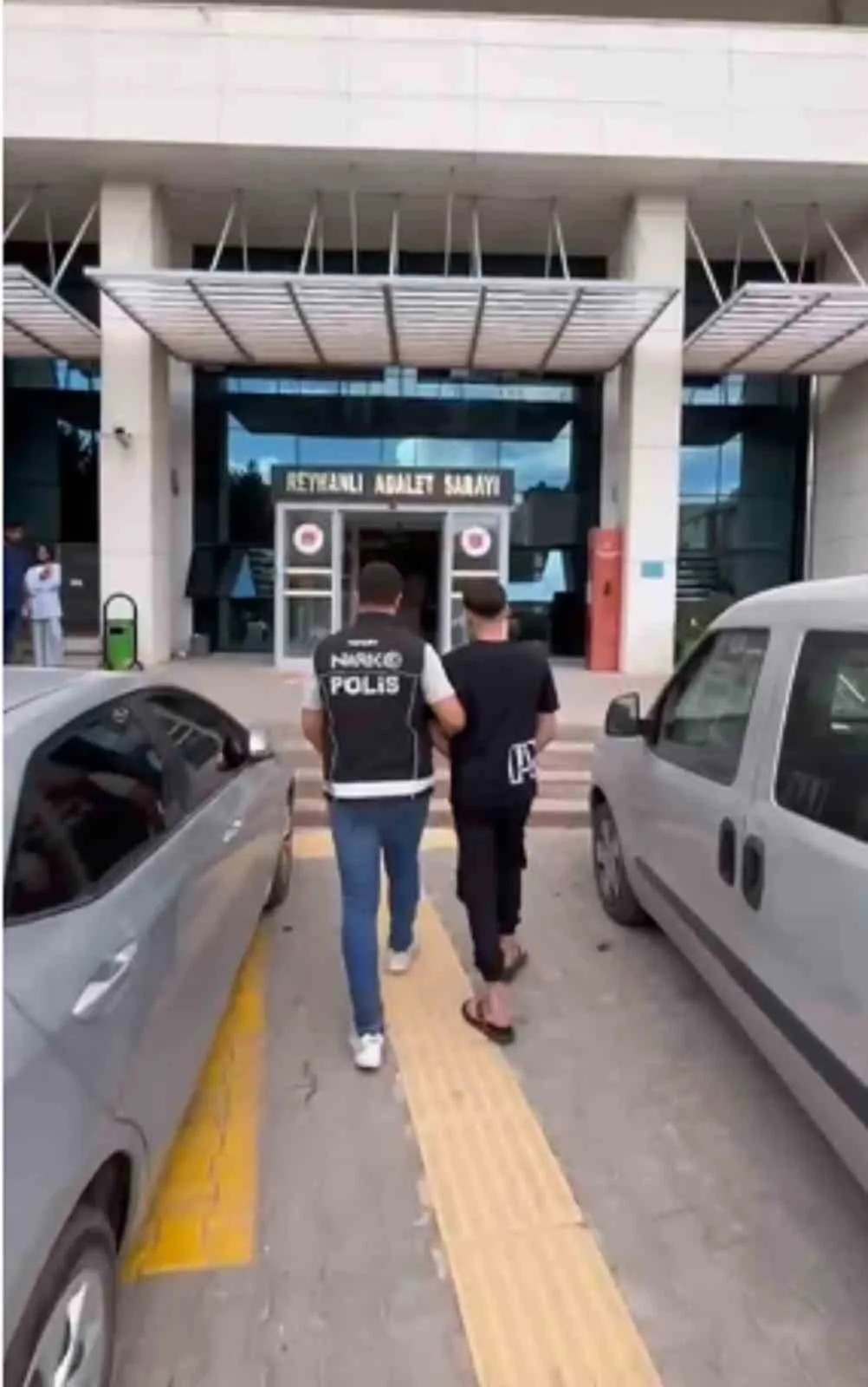 Hatay’da Emniyet Müdürlüğü ekiplerince uyuşturucu ve uyarıcı madde ticaretini önlemeye