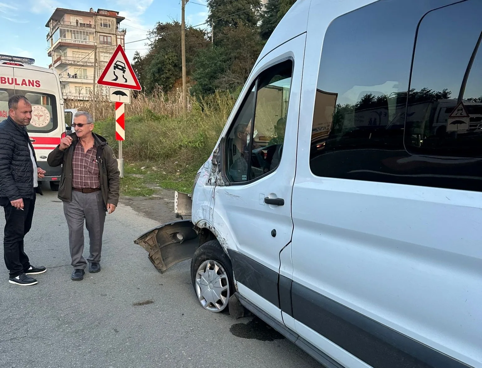 Rize’nde meydana gelen trafik kazasında, Turizm Meslek Lisesi öğrencilerini taşıyan