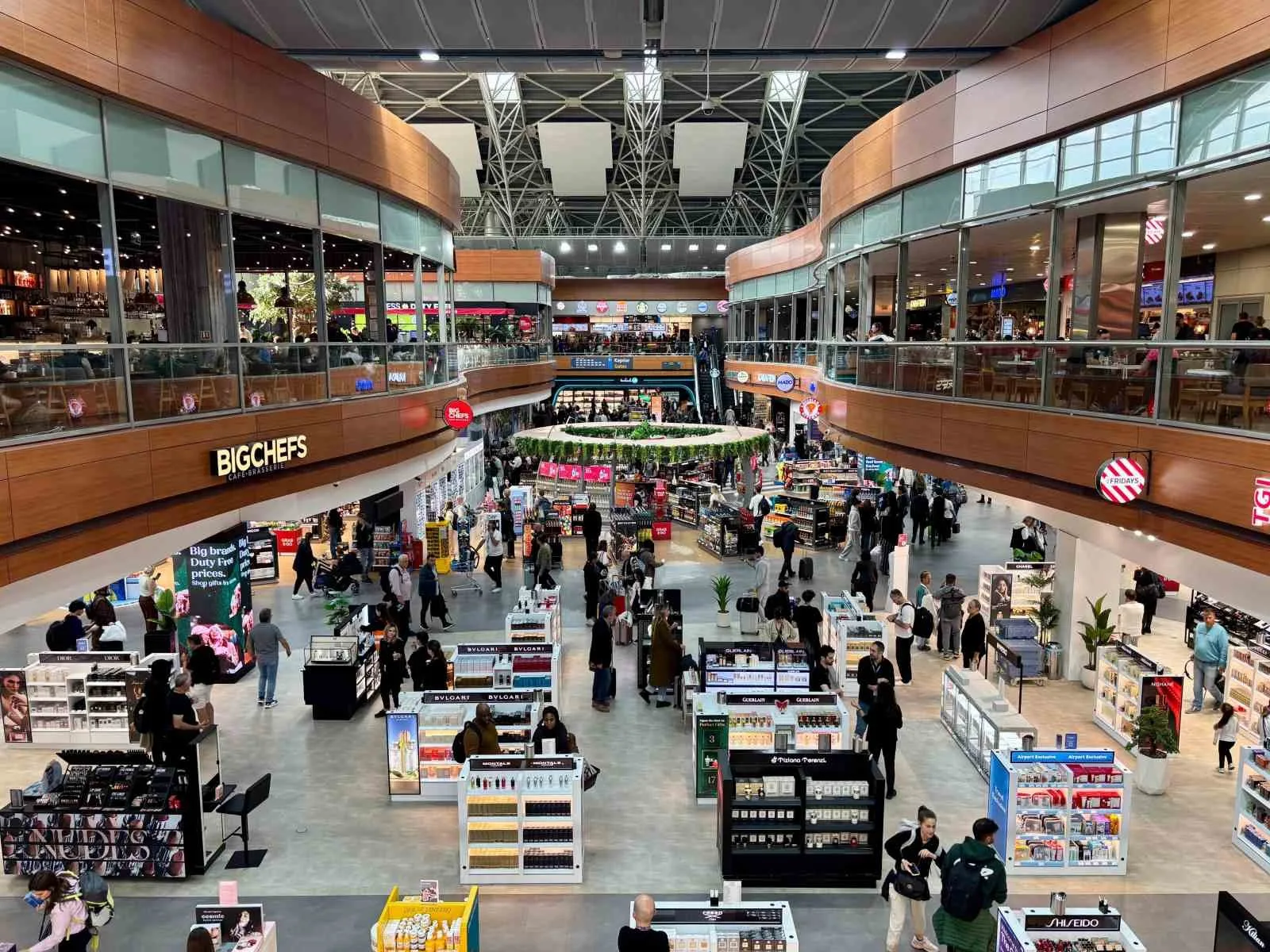 İstanbul Sabiha Gökçen Uluslararası Havalimanı’nda, ‘walk through’ (kesintisiz geçiş) konseptiyle