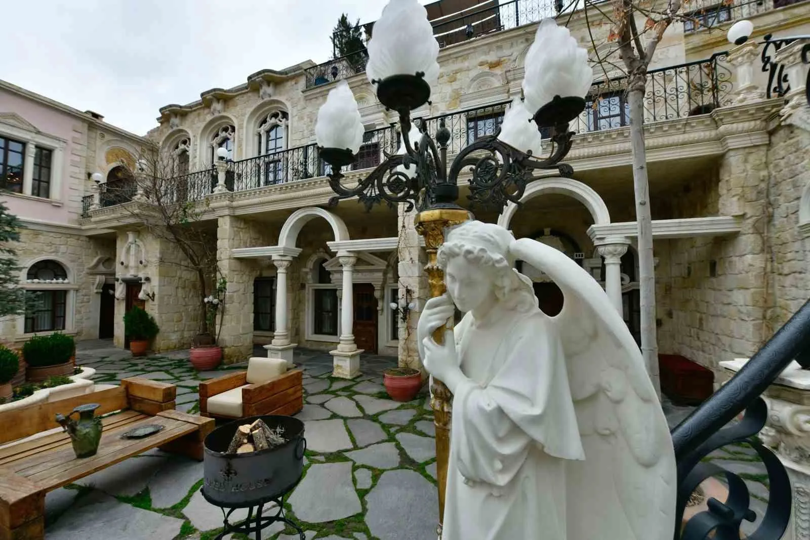 Türkiye turizminin öncü gruplarından Dorak Holding bünyesindeki Exedra Hotel Cappadocia