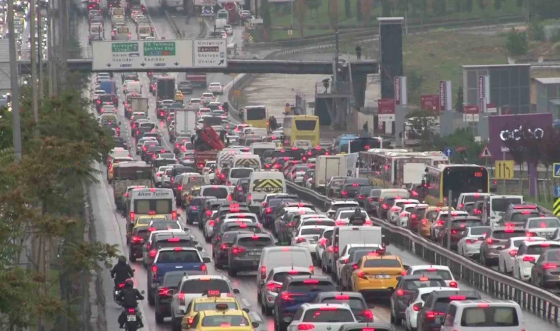 İstanbul’da sabah saatlerinde etkili olan sağanak yağış, kent genelinde trafiği