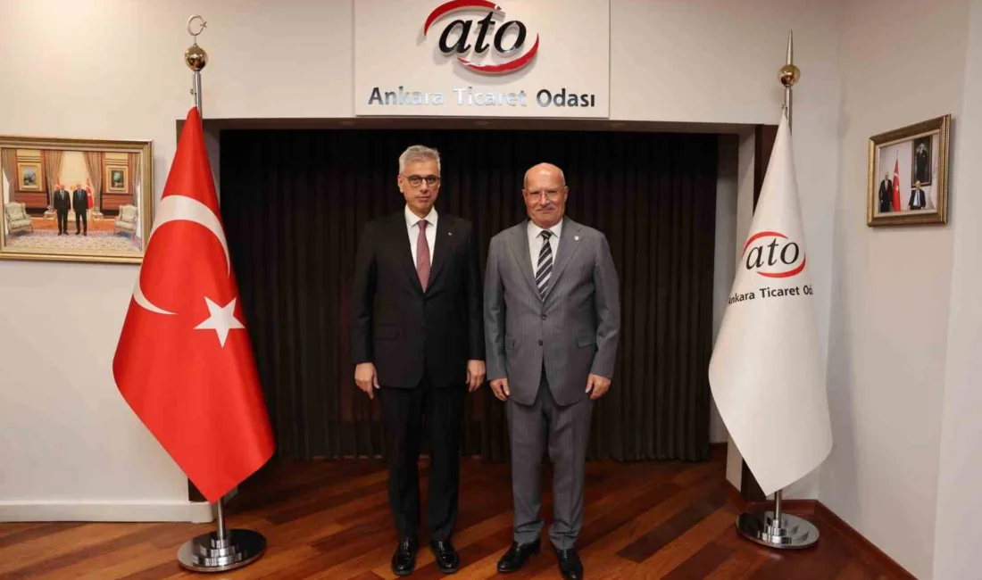 Sağlık Bakanı Kemal Memişoğlu, Ankara’da düzenlenen Sağlıkta Z-İnovasyon Zirvesi’nde gençlerle