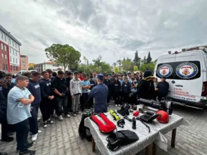 Aydın’ın Kuşadası ilçesinde öğrencilere yönelik “Geleceğin Denizcileri Bilgilendirme” etkinliği gerçekleştirildi.