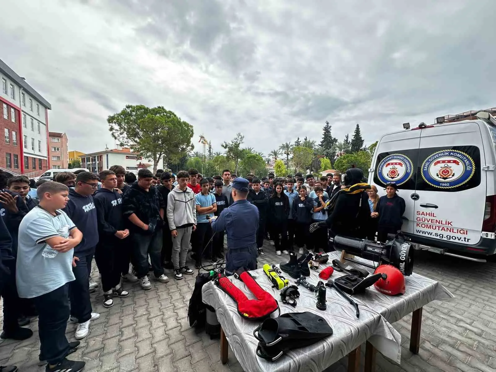 Aydın’ın Kuşadası ilçesinde öğrencilere yönelik “Geleceğin Denizcileri Bilgilendirme” etkinliği gerçekleştirildi.