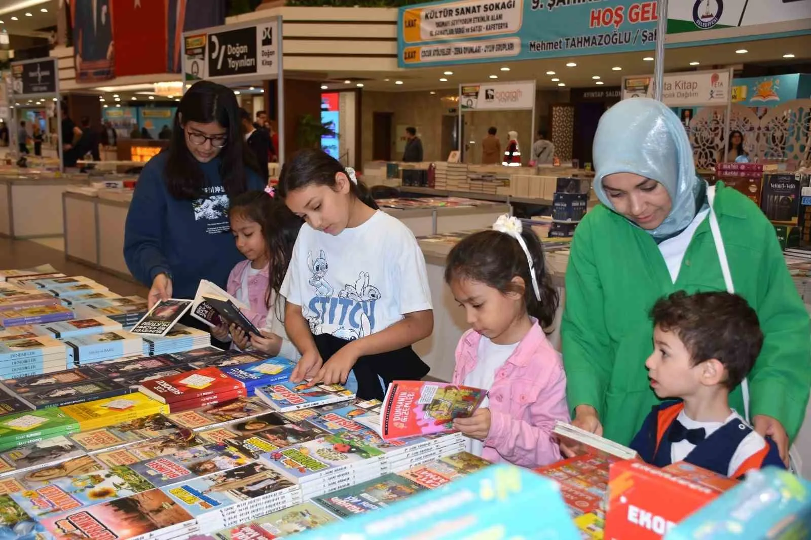 Gaziantep’te Şahinbey Belediyesi tarafından düzenlenen 9’uncu kitap fuarı, Şahinbey Kongre