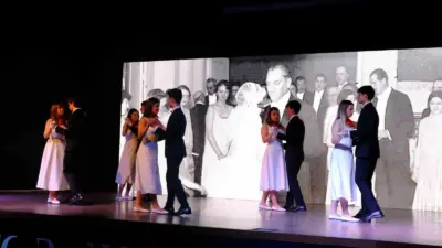 Öğrencilerin ’Cumhuriyetin Işığı’ temasıyla gerçekleştirdiği kutlamalar, büyük beğeni topladı. Cumhuriyet