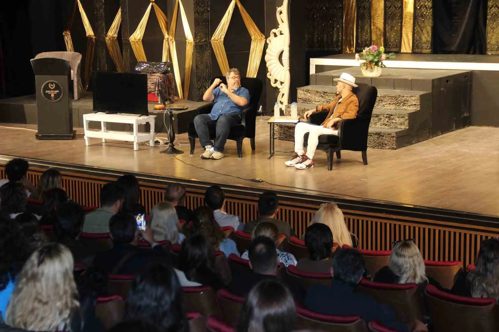 Sahne Tozu Tiyatrosu bünyesinde faaliyet gösteren Actor Club tarafından “International