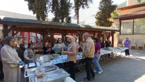 Adana’nın Saimbeyli ilçesinde kadınlar Gazze’ye destek olmak için evlerinde hazırladıkları