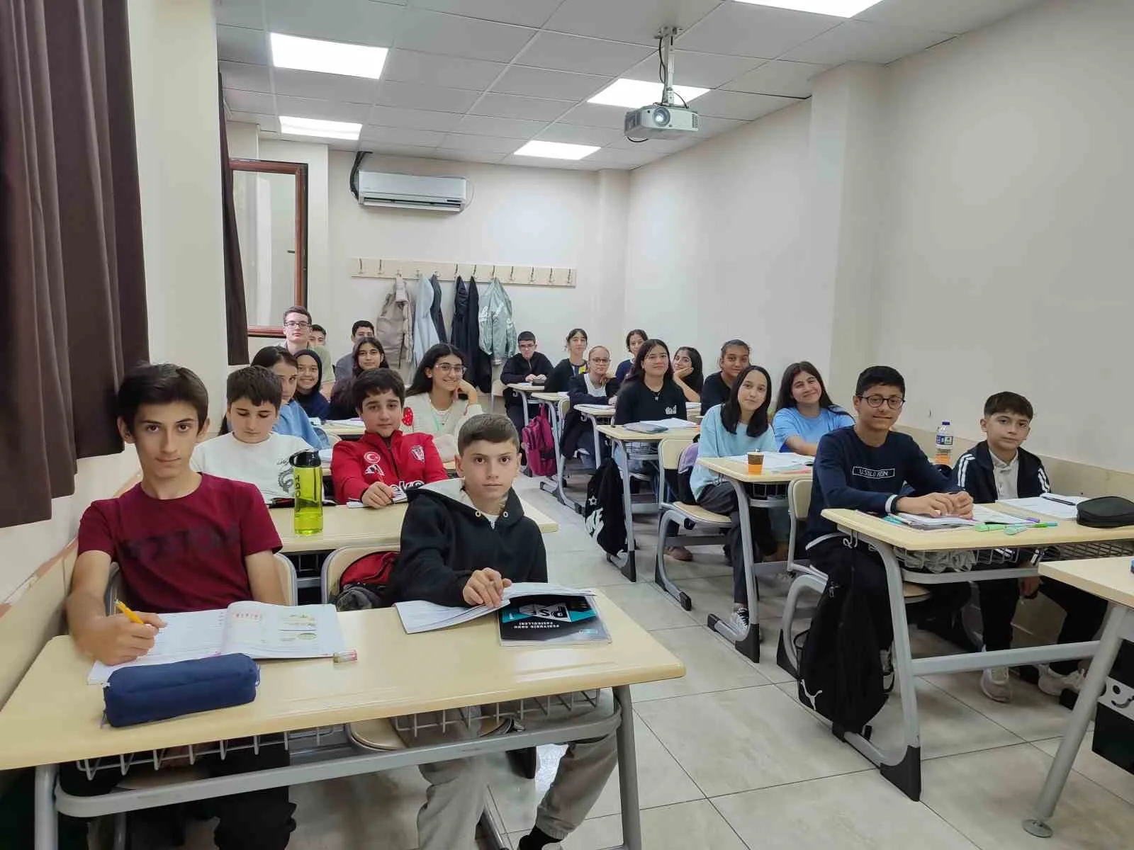 Türk edebiyatının önemli isimlerinden Şair ve Yazar Yavuz Bülent Bakiler,