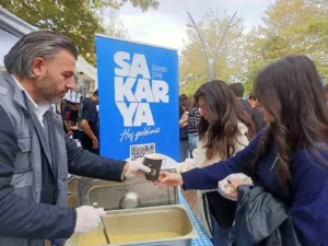 Sakarya Büyükşehir Belediyesi, stant kurduğu Üniversiteler Kampüsü’nde sabahın erken saatlerinde