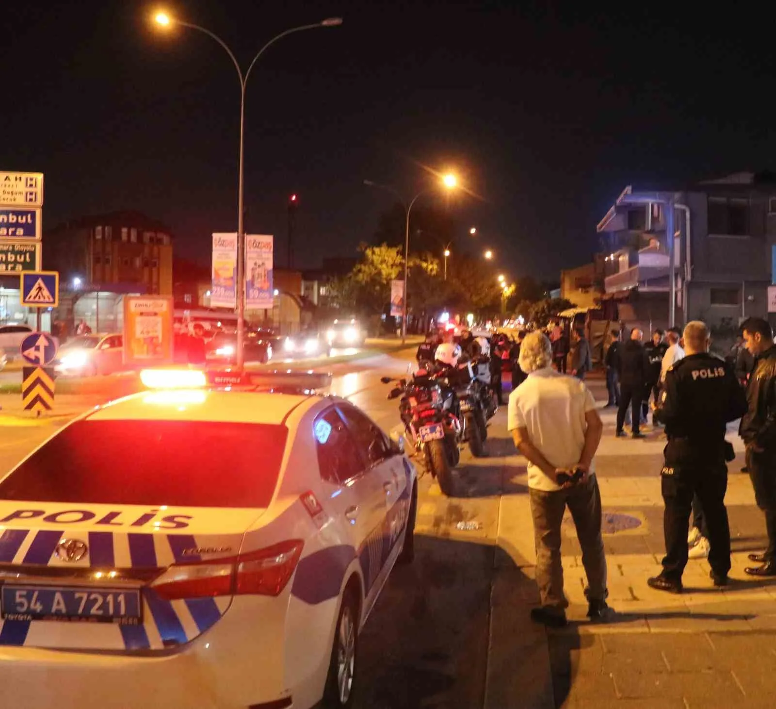 Sakarya’nın Adapazarı ilçesinde iki grup arasında çıkan kavga, polis ekiplerinin