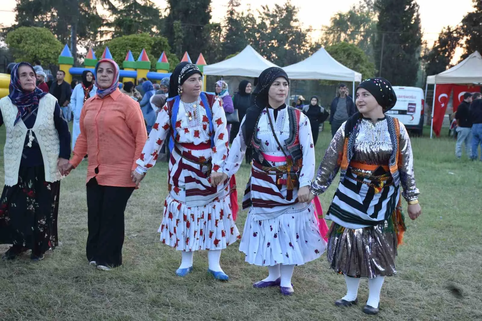 Sakarya’nın Hendek ilçesinde bu sene dördüncüsü düzenlenen Karadeniz Kültür ve