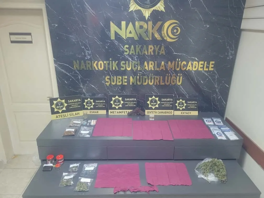 Sakarya’nın Adapazarı, Akyazı ve Hendek ilçelerinde düzenlenen 3 ayrı uyuşturucu