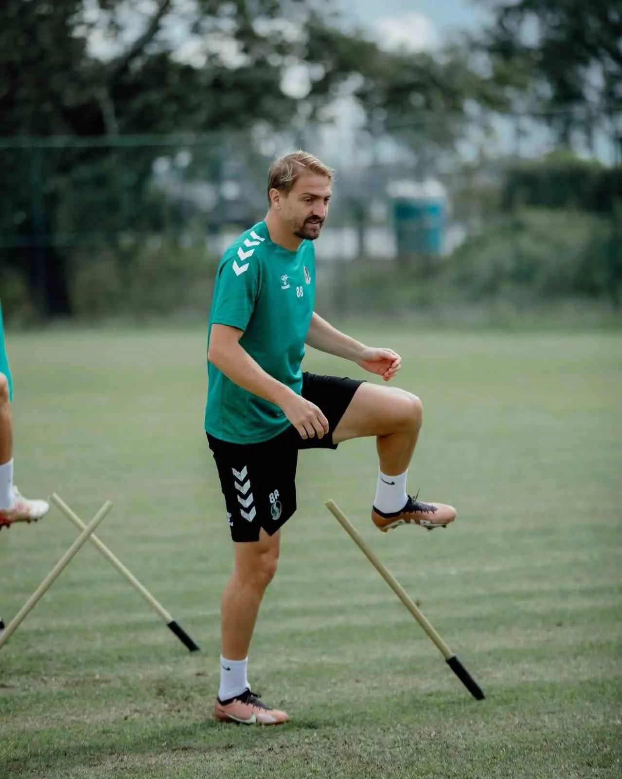 Sakaryaspor’da, Pendikspor maçında yaşanan tartışma sonrası kadro dışı bırakılan Caner