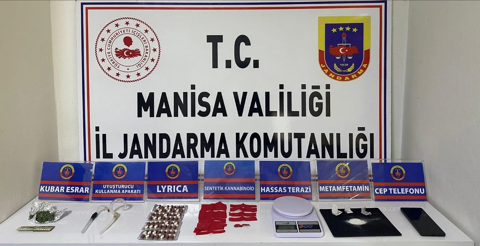Manisa’nın Salihli ilçesinde jandarma ekiplerinin düzenlediği operasyonla uyuşturucu madde satan