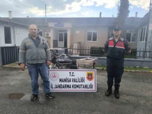 Manisa’nın Salihli ilçesinde park halindeki plakasız motosiklet çalıntı çıktı. Motosiklet,