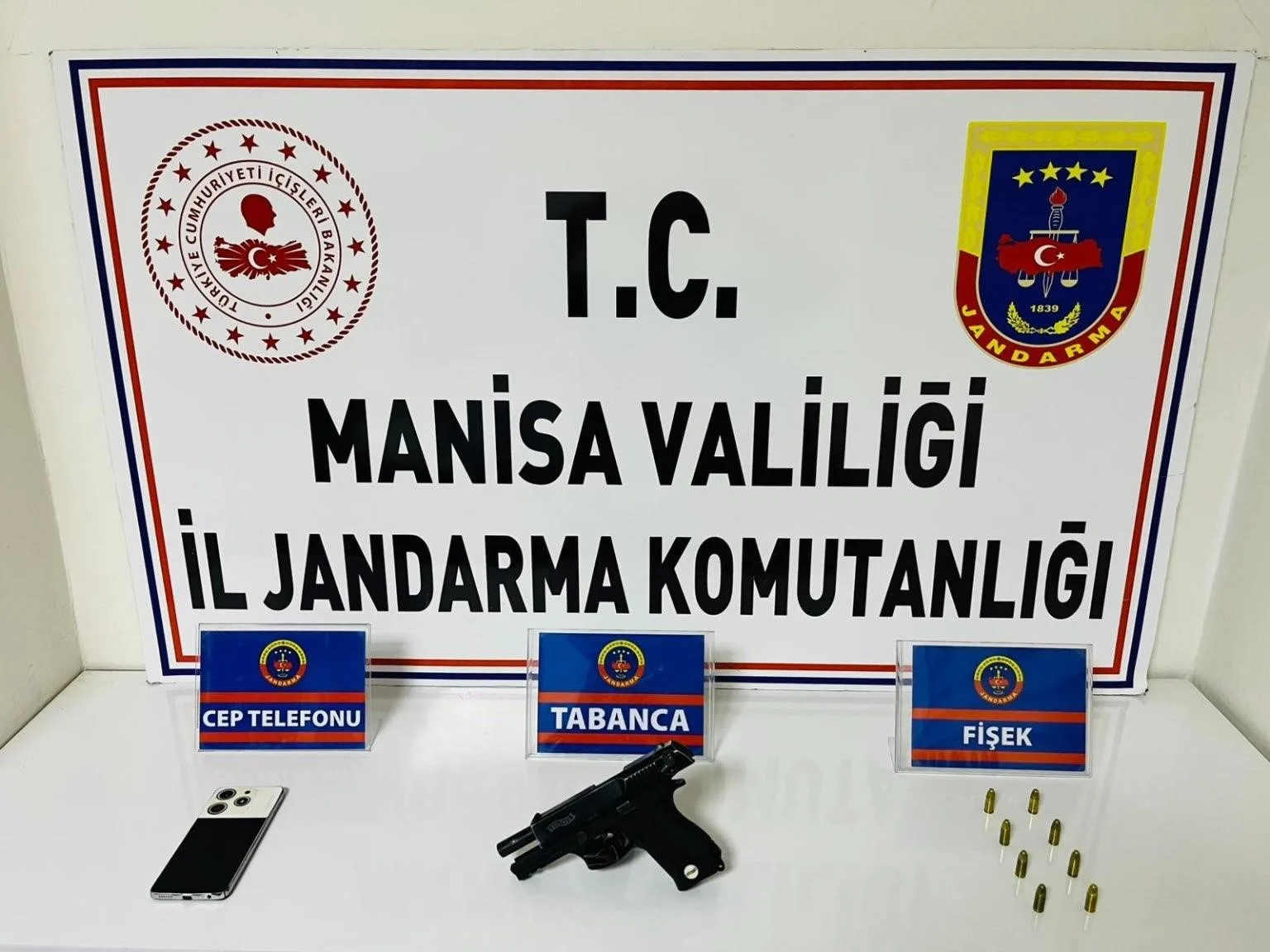 Manisa’nın Salihli ilçesinde jandarma ekiplerinin durumundan şüphelenerek durdurduğu bir kişinin