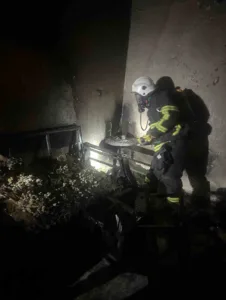 Hatay’da alevlere teslim olarak yanan ev kullanılmaz hale geldi. Yangın,