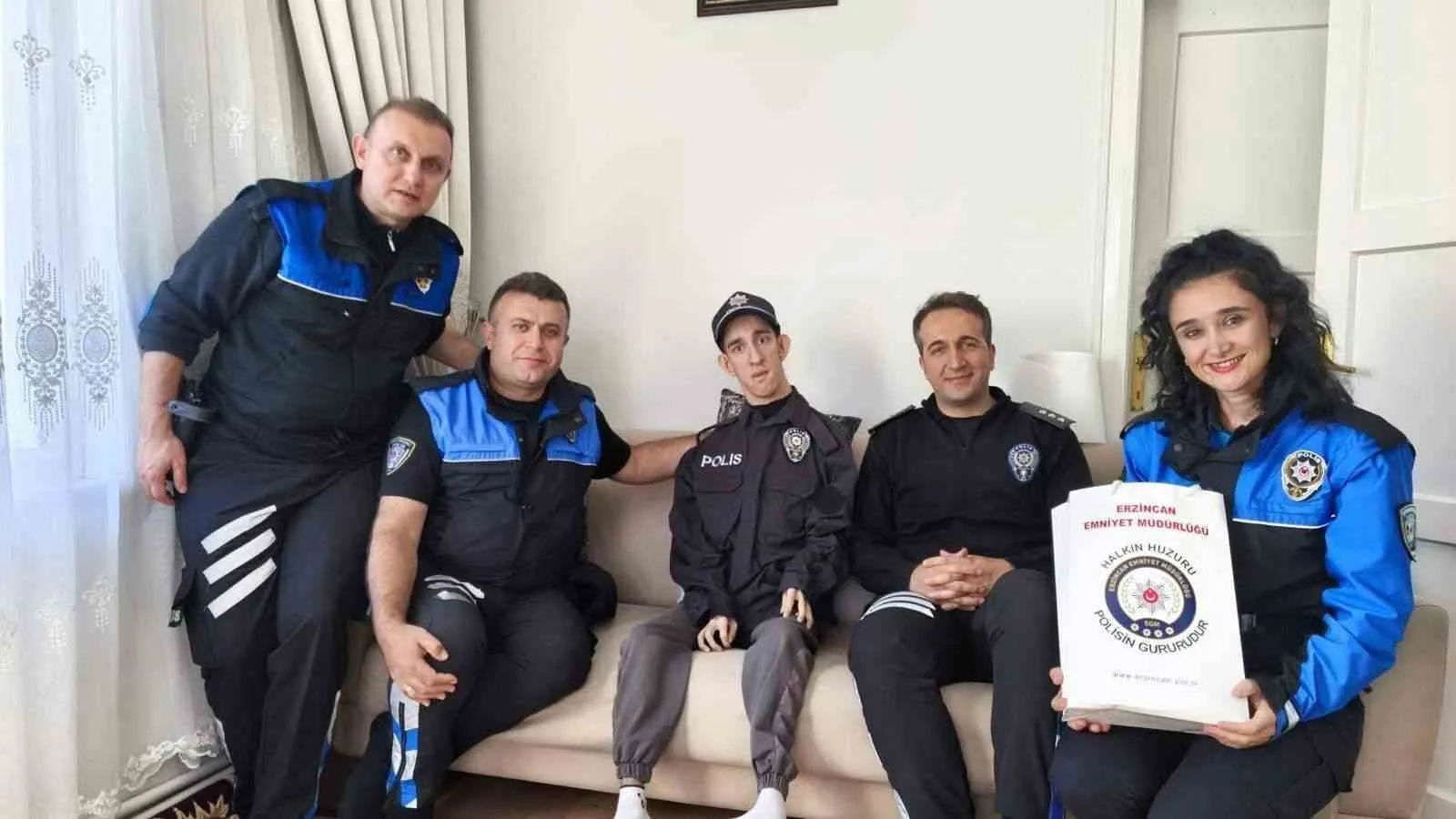 Erzincan İl Emniyet Müdürlüğü, özel ihtiyaçlı Samet’in polis üniforması giyme