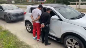 Samsun’da polisin takibi sonucu bir araçta yapılan aramada 1 kilo
