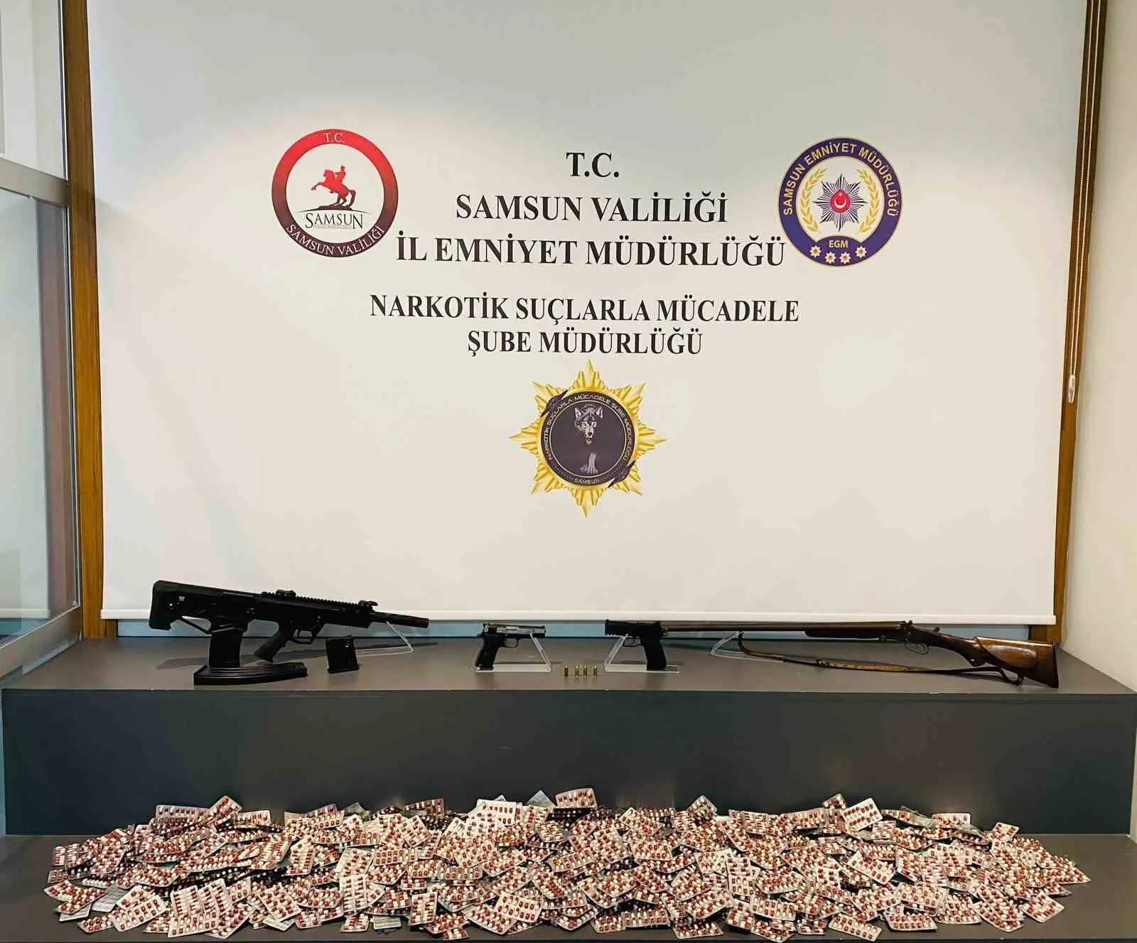 Samsun’un Atakum ilçesinde narkotik polisi tarafından düzenlenen operasyonda 10 bin