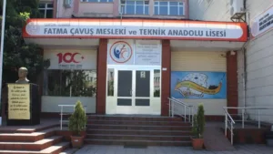 Samsun’da okulun kantininden tavuk yiyen 3 liseli, zehirlenme şüphesiyle hastaneye