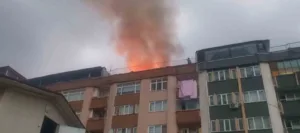 Samsun’un İlkadım ilçesinde 9 katlı bir apartmanın çatı katında çıkan