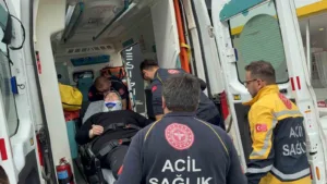 Samsun’da dolmuş minibüsün kaldırıma çarptığı kazada 2 yolcu yaralandı. Kaza,