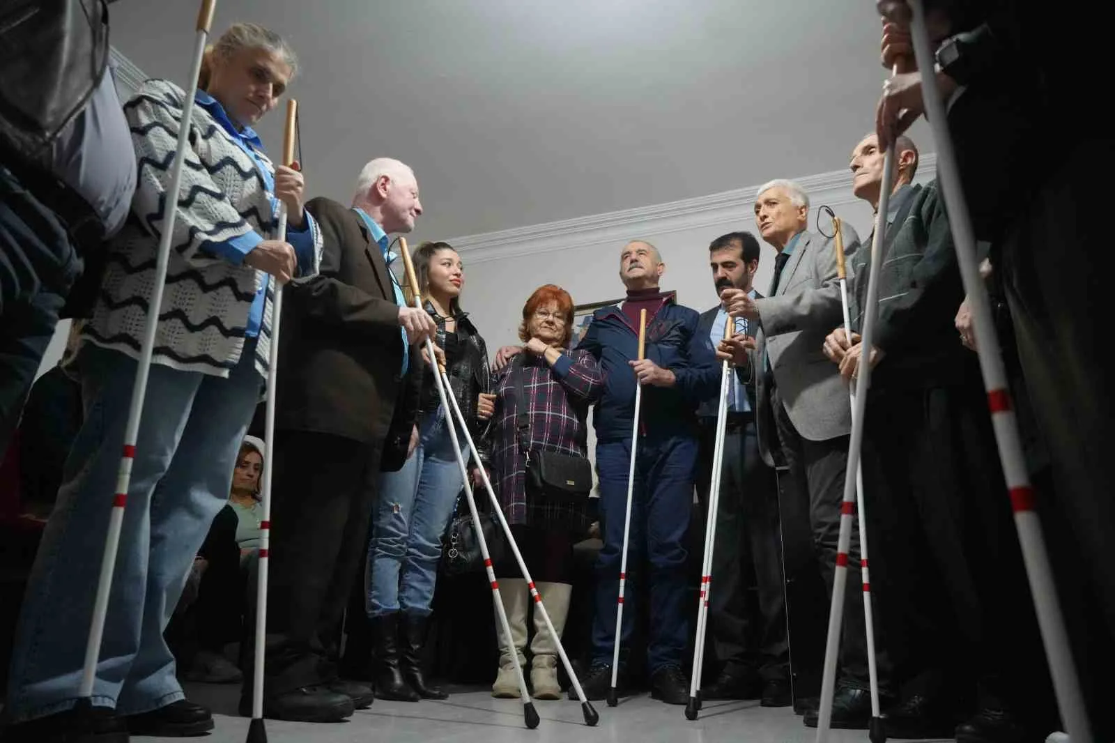 Samsun’da bir bağışçı, görme engellilere 15 adet beyaz baston desteğinde