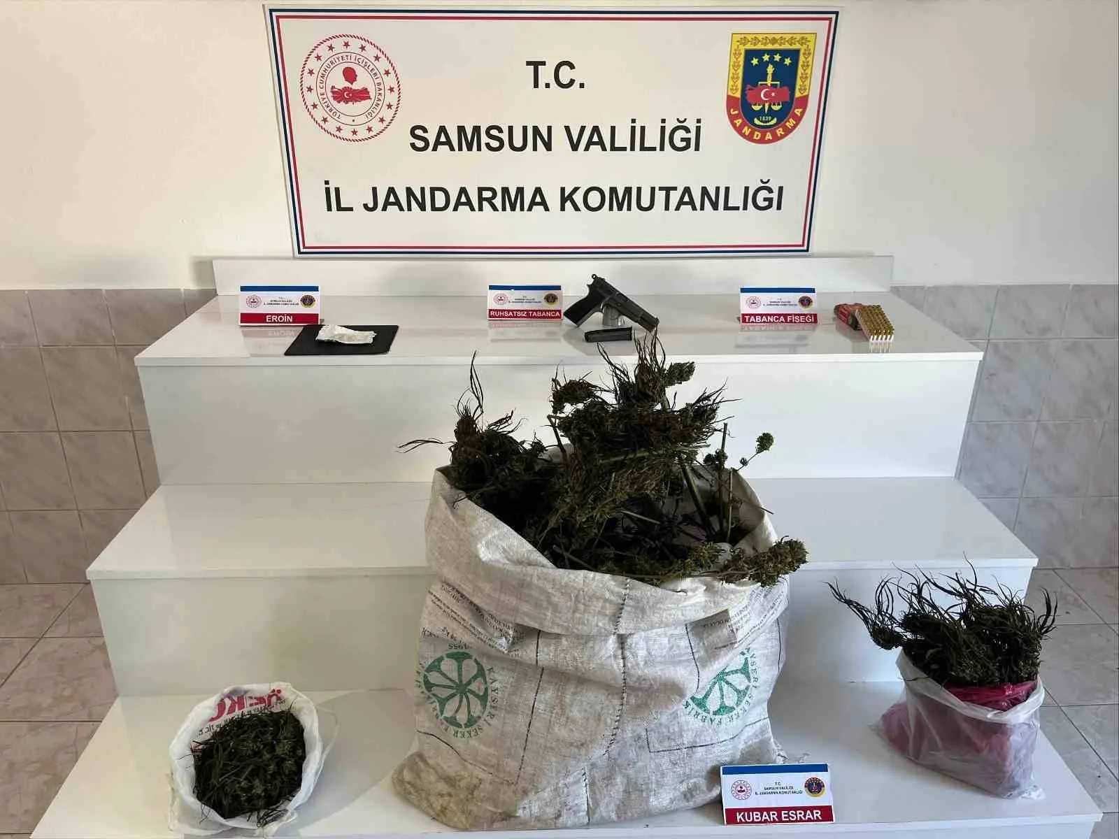 Samsun’un Bafra ilçesinde jandarma ekipleri tarafından düzenlenen operasyonda, bir evde
