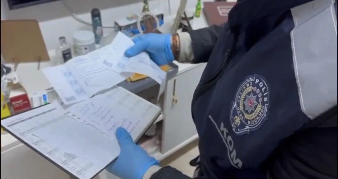 Samsun’da KOM ekiplerince düzenlenen tefecilik ve silah ticareti operasyonunda 3