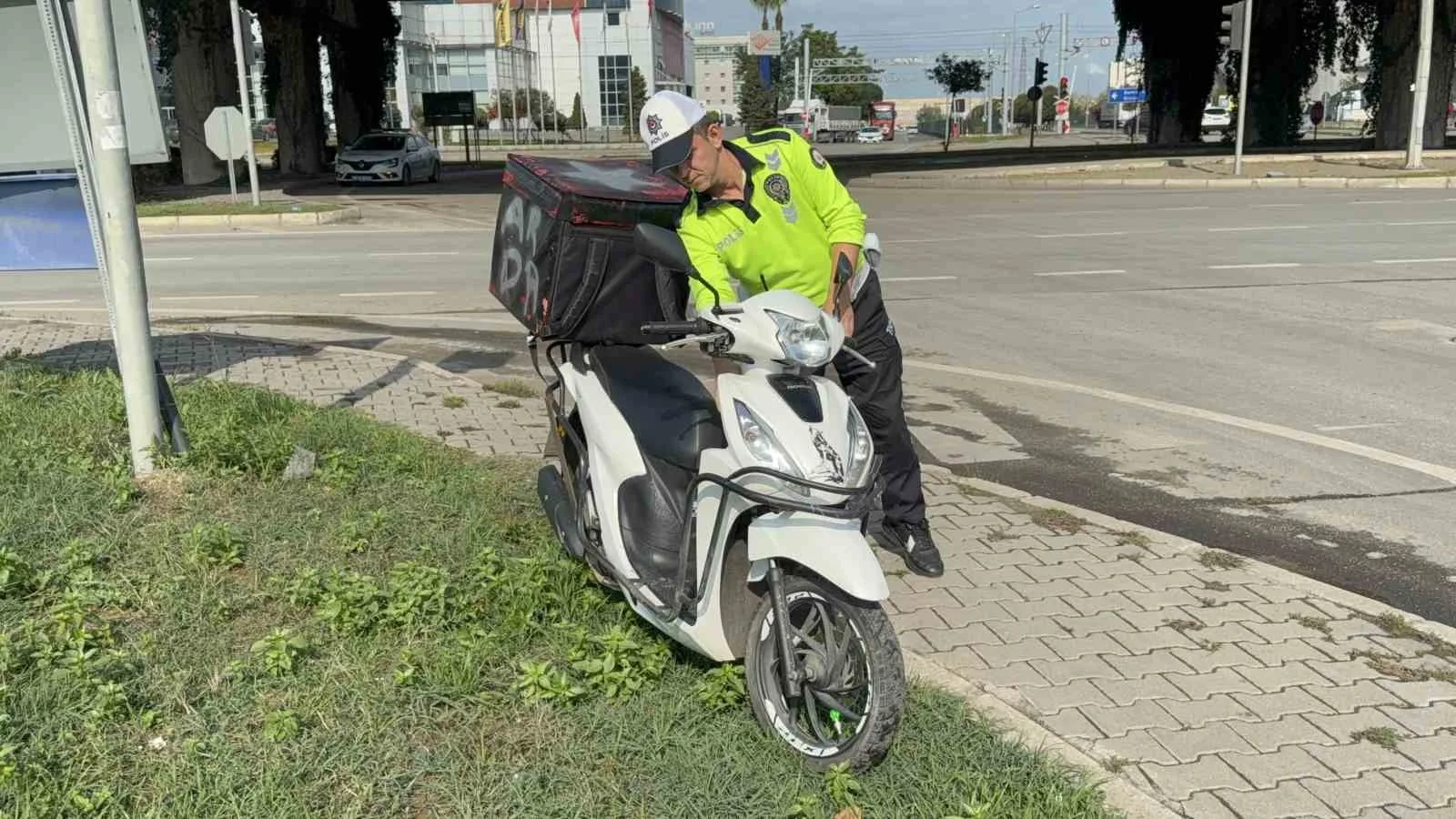Samsun’da motosikletin kaldırıma çarptığı kazada 1 kişi yaralandı. Kaza, Tekkeköy