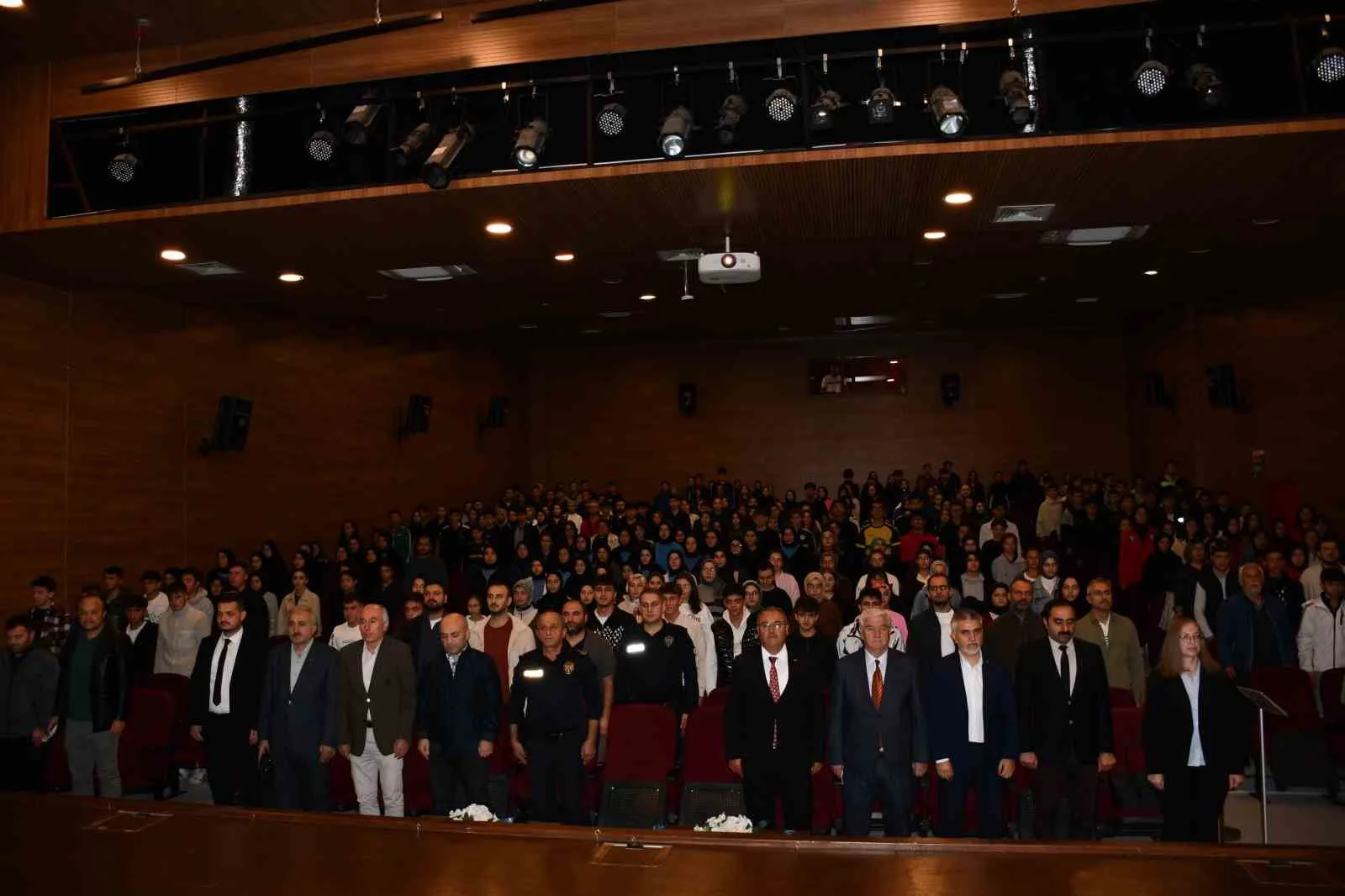 Samsun’un Vezirköprü ilçesinde, “Sosyal Medyanın Gücü” ve “Bilinçli Gençler” sloganlarıyla