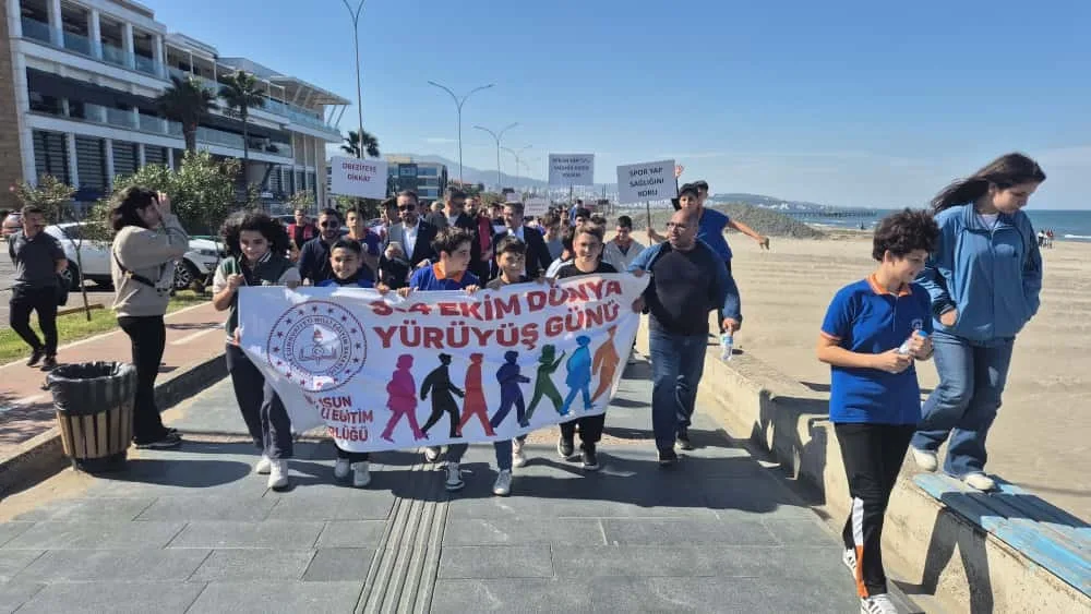 Samsun’un Atakum ilçesinde yapılan yürüyüşle sağlıklı yaşama dair farkındalık oluşturuldu.