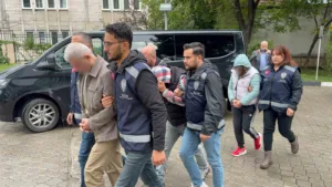 Samsun’da KOM ekiplerince düzenlenen tefecilik ve silah ticareti operasyonunda gözaltına