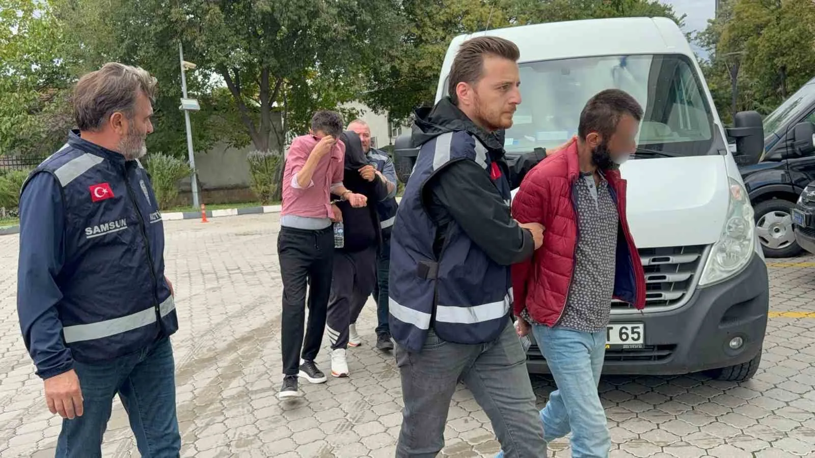 Samsun’da polis ekiplerinin uyuşturucu tacirlerine yönelik düzenlediği iki ayrı operasyonda