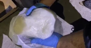 Samsun’da polis tarafından düzenlenen uyuşturucu operasyonunda 1 kilo 700 gram