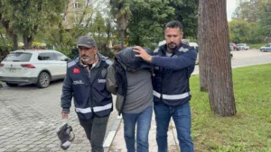 Samsun’da uyuşturucu ticareti yaptığı tespit edilen bir kişi narkotik polisinin