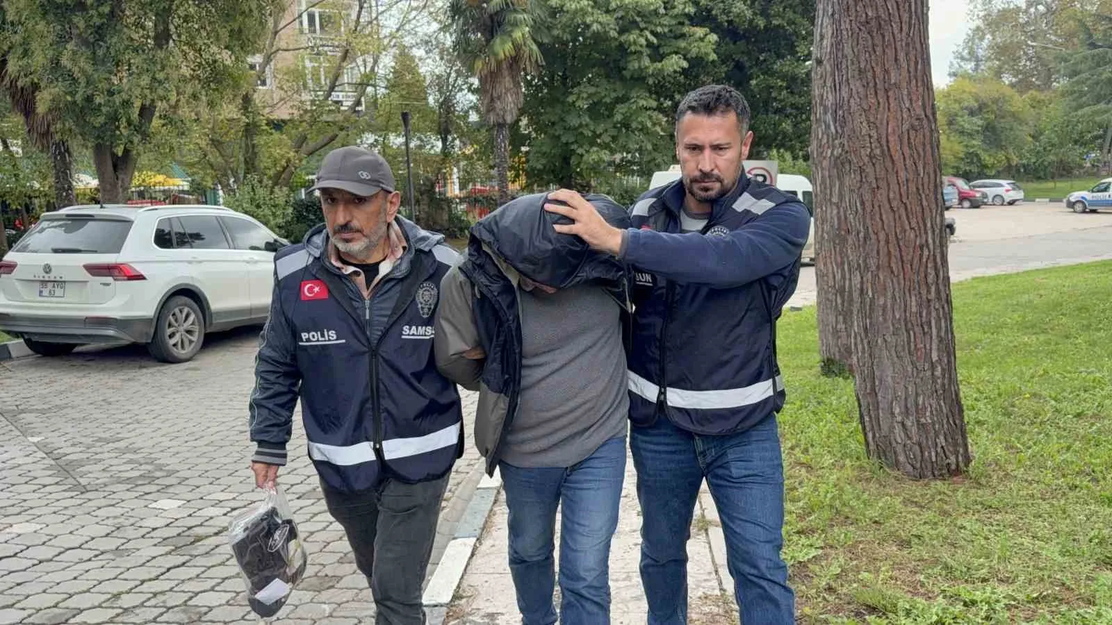 Samsun’da uyuşturucu ticareti yaptığı tespit edilen bir kişi narkotik polisinin