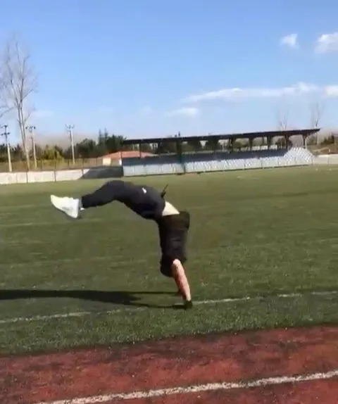 Samsun’da yaşayan ve geri takla rekoruyla Guinness’e giren Osman Ismak’ın