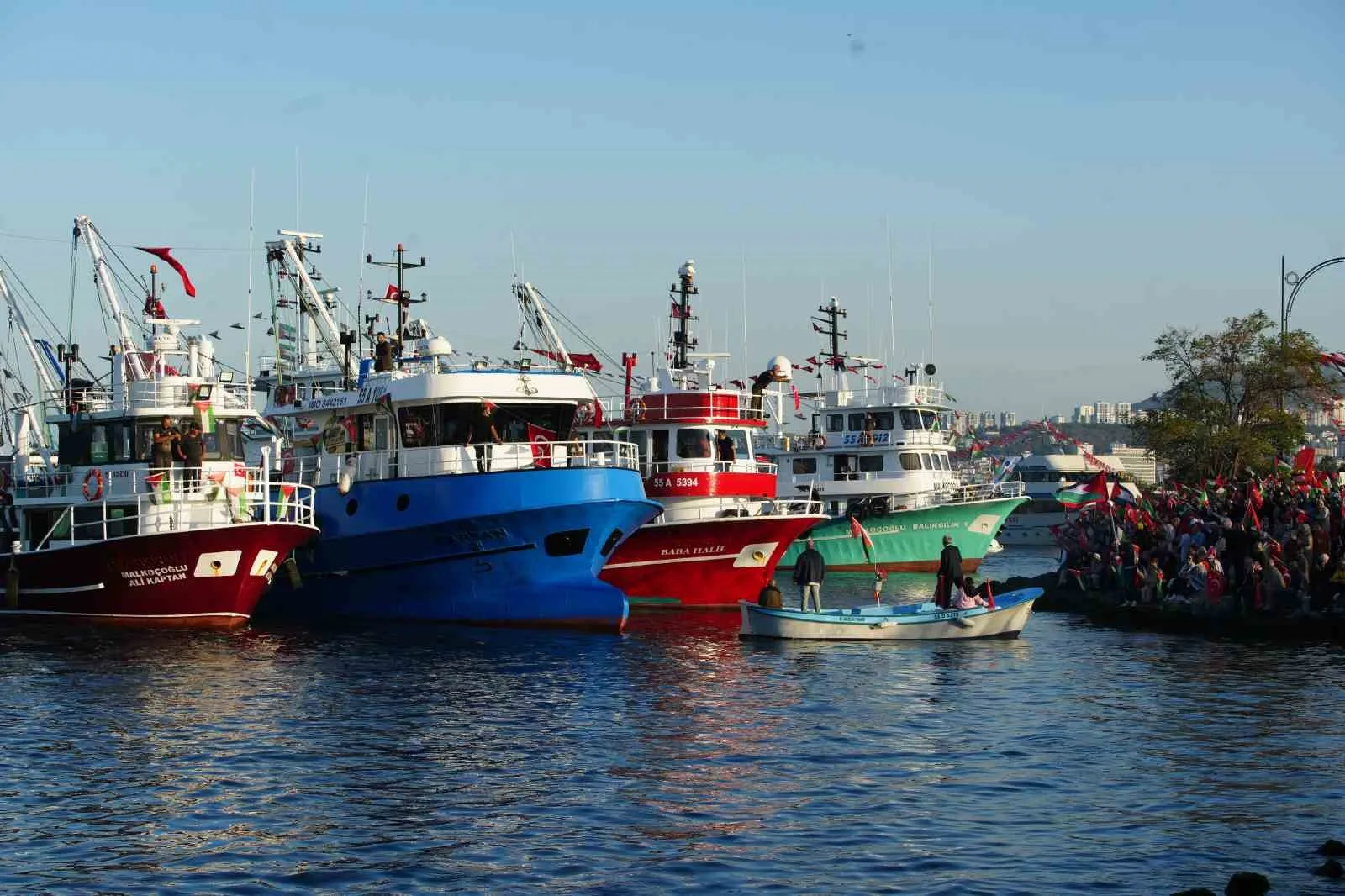 Samsun’da onlarca gemi ve tekne, Filistin’e destek amacıyla Samsun Limanı’nda