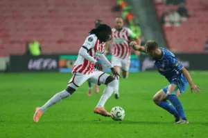 SAMSUN (İHA) – Samsunspor’un başarılı futbolcusu Tanguy Coulibaly’nin sol diz
