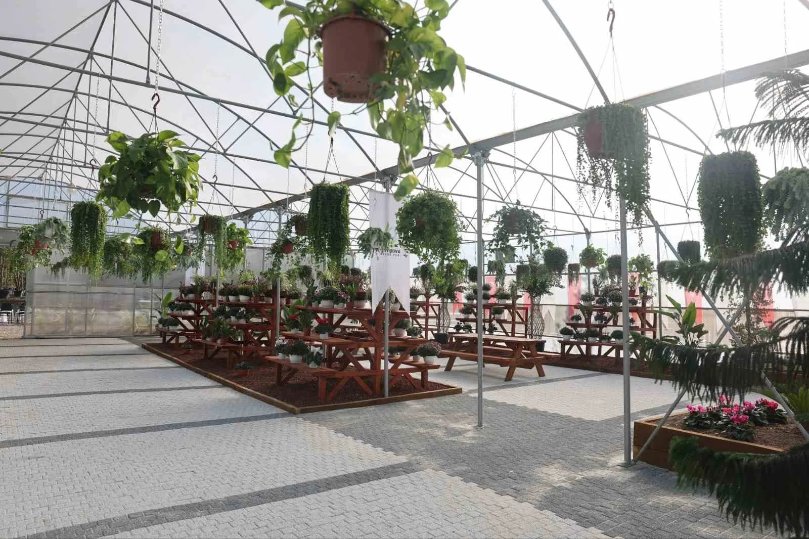 Çayırova’da vatandaşların doğayla iç içe vakit geçirmesi ve tarımsal faaliyetleri