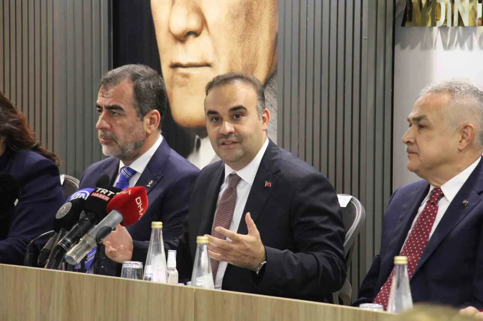 Aydın’ın net bir ihracatçı şehir olduğuna dikkat çeken Sanayi ve