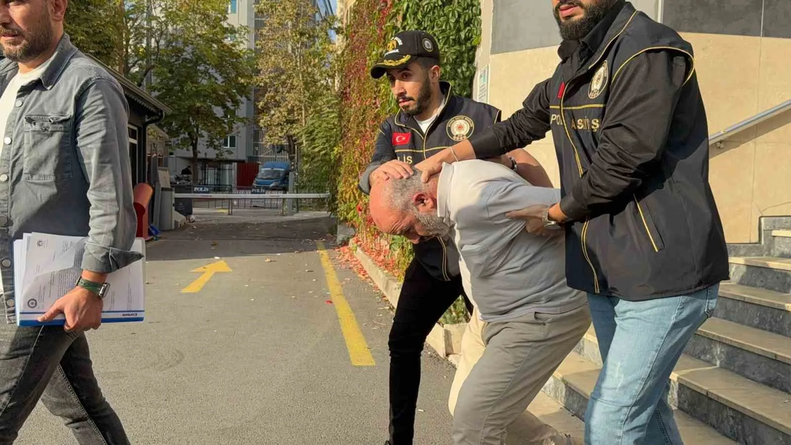 İstanbul’un Sancaktepe ilçesinde kız kaçırma meselesi nedeniyle damadını ve 2