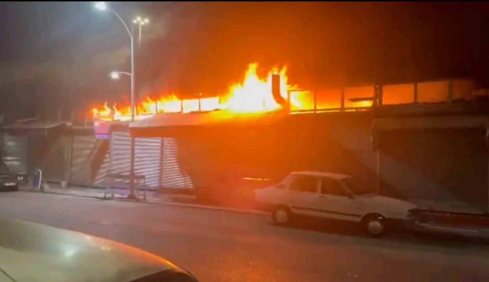 Şanlıurfa’da bir lokantada yangın çıktı. Yangında iş yeri kullanılamaz hale
